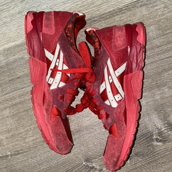 Red ASICS - Picture 2 of 5